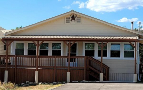 Classic Charm Close To Lake